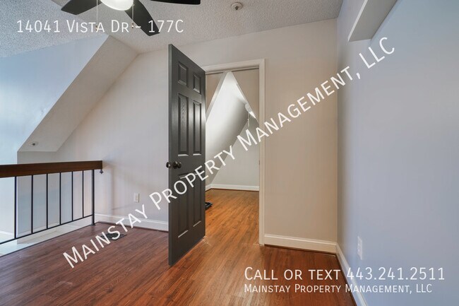 Building Photo - Beautiful 1 Bedroom Condo W/ Bonus Loft Sp...