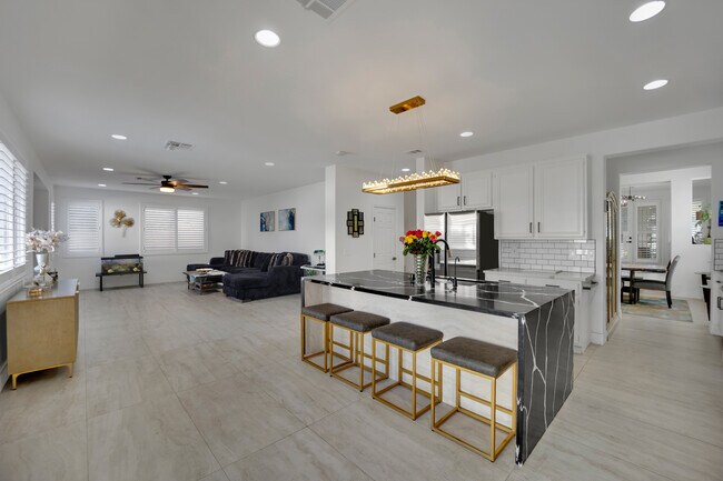 Building Photo - 10336 Early Morning Ave