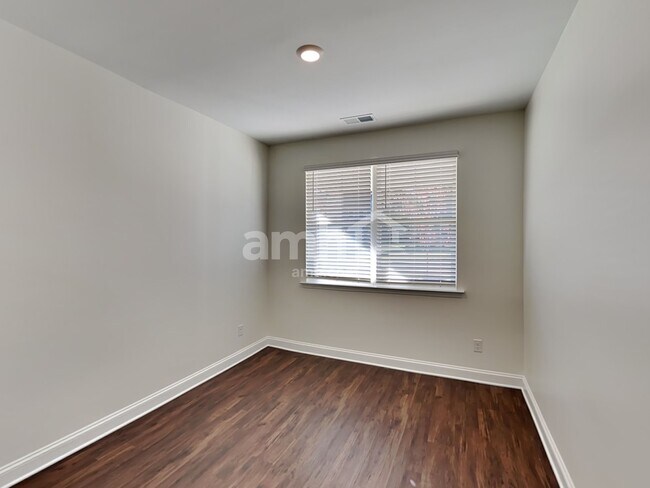 Building Photo - 555 Rivermist Dr
