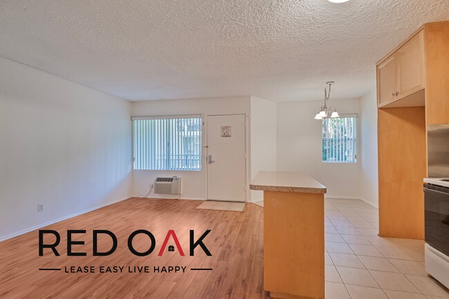 Building Photo - Deluxe One Bedroom with Beautiful Hardwood...