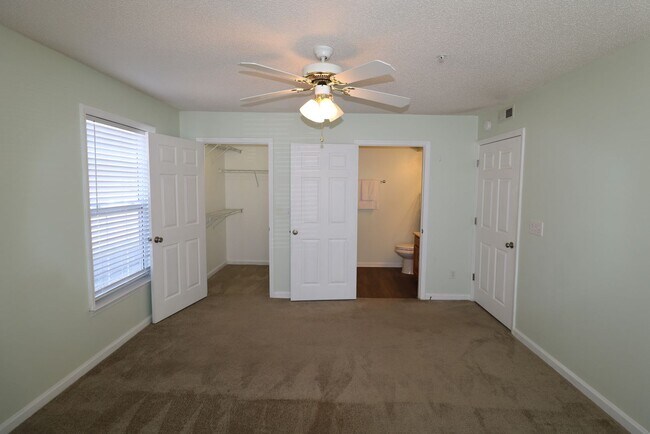 Building Photo - 214 Quietwood Dr