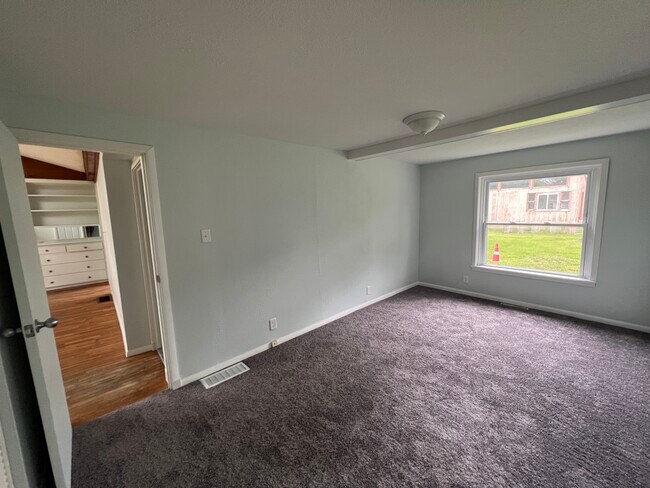 Primary Bedroom - 2602 W John St