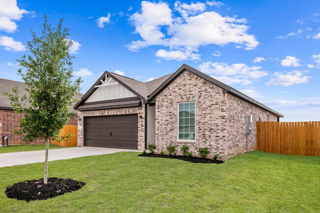 Primary Photo - 400 Mystic Slopes Dr