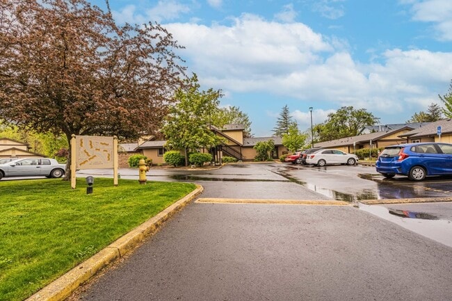 Building Photo - 933 N Rose St