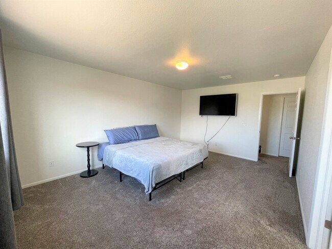 Building Photo - Spacious Charmer in sought after Meridian Ranch community- 2 houses from park