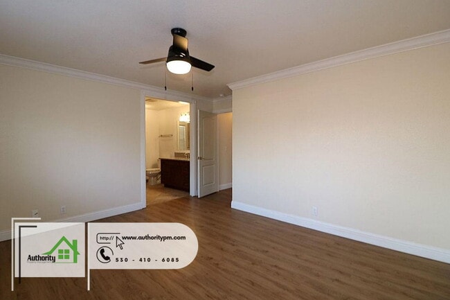 Building Photo - 256 Newport Dr