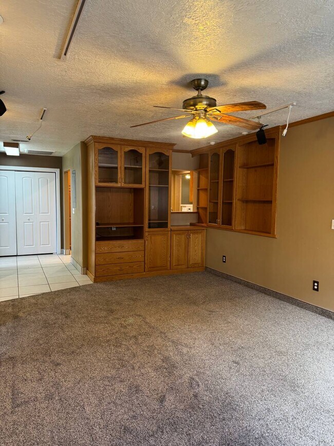 Building Photo - MONROE PROPERTY RENTALS (BLUE HOUSE)