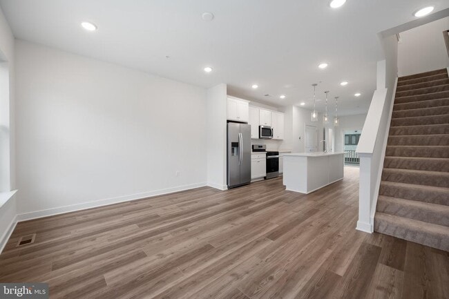 Building Photo - 210 Sundrop Ln