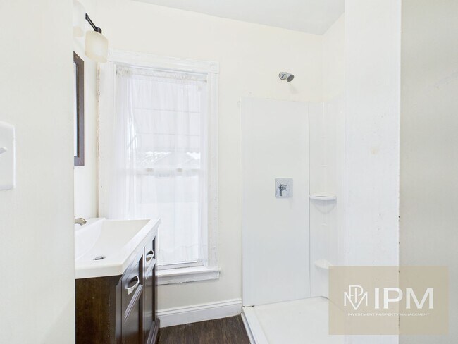 Building Photo - RENT SPECIAL! 1/2 FIRST MONTHS RENT IF DEPOSIT PLACED BY 3/31!