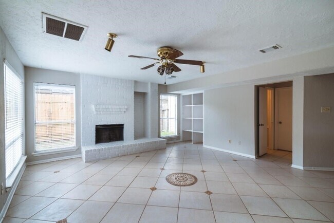 Building Photo - 16007 Sierra Vista Dr