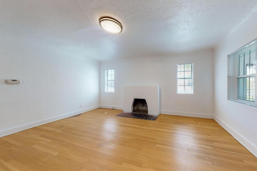 Building Photo - 3106 Monte Vista Blvd NE