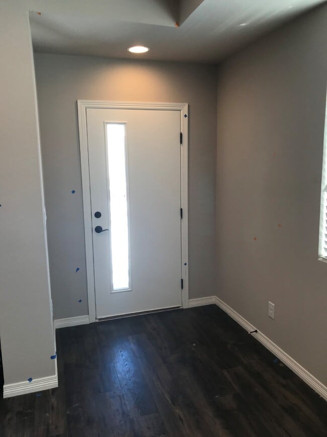 Building Photo - NEW and Modern! 3BR/2.5BA in GVR!