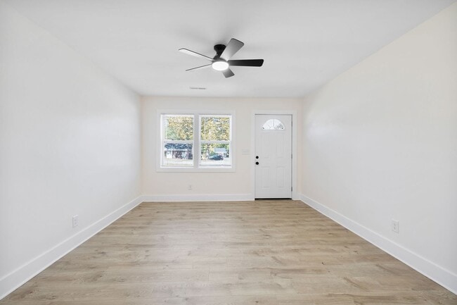 Building Photo - 512 E Branch St