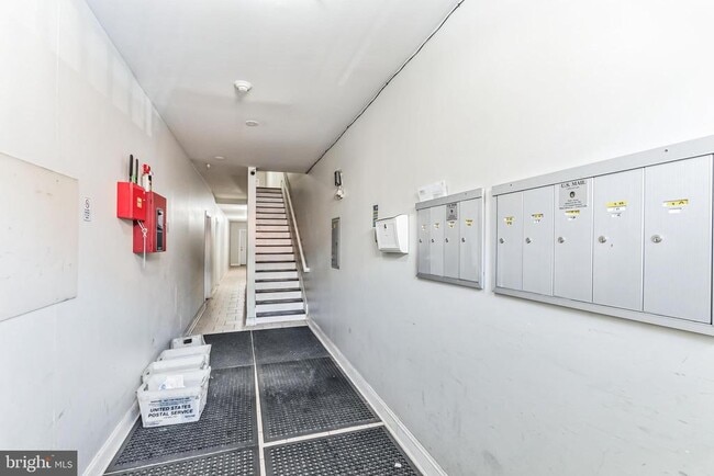 Building Photo - 333 N 40th St