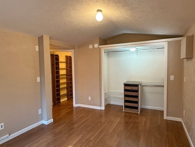 Building Photo - Beautiful 1 bed 1 bath home close to Spoka...