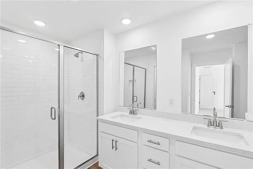 Building Photo - 186 Redbud Rd