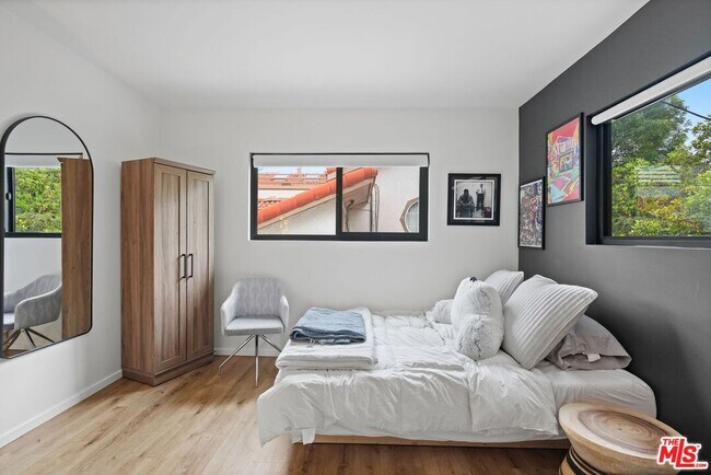 Building Photo - 6558 Lasaine Ave