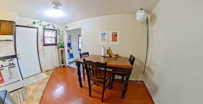Building Photo - 3D Tour Available - Conveniently Located + Off-Street Parking! Sorry, no laundry hookups. Availab...