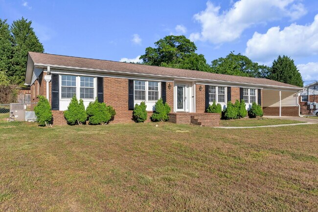Building Photo - Spacious 3 Bedroom, 2 Bath Home with Dual Living Areas & Energy-Saving Solar Panels! $1900/mo rent