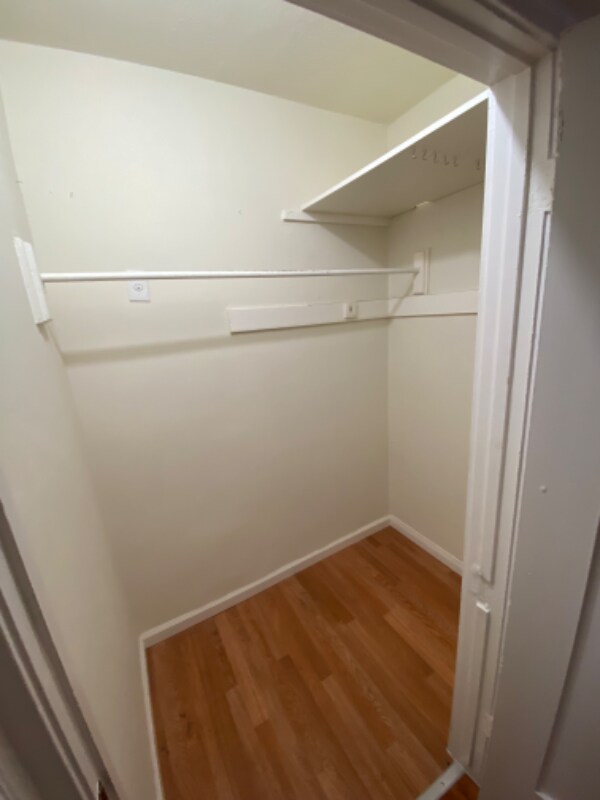 Building Photo - 628-628 N Plymouth Blvd