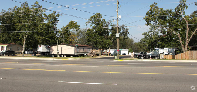 Building Photo - Pine South Manor