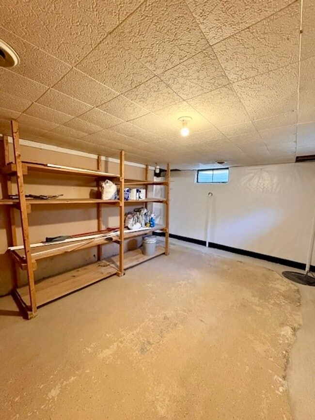 Building Photo - 6007 Crawford Dr