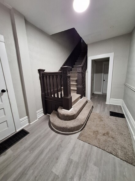 Building Photo - 307 S Park St