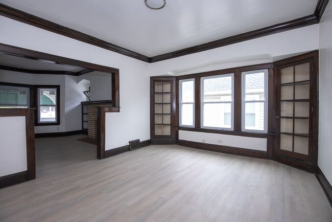 Building Photo - 2119 Lewis Dr