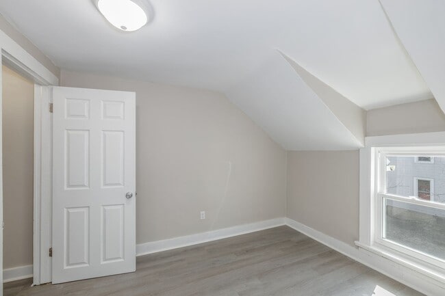 Building Photo - 576 Jefferson St