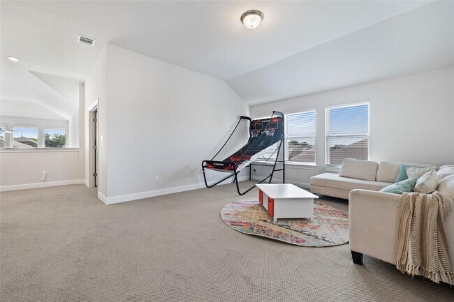 Building Photo - 134 Longmire Cv