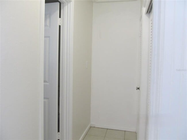 Building Photo - 300 Colonia Ln