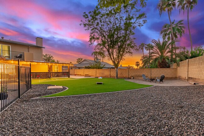 Building Photo - 4432 E Paradise Ln