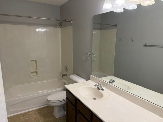 Building Photo - 1205 Simeon Dr
