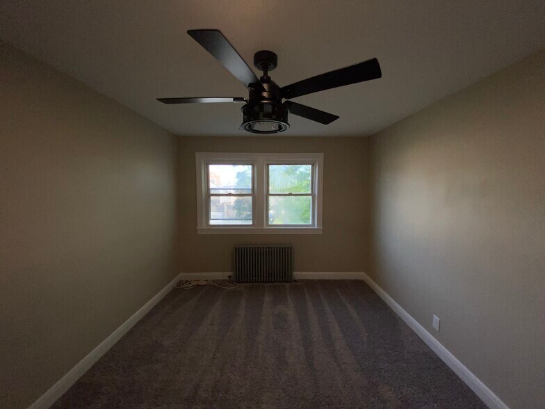 Building Photo - 41 N Kossuth St