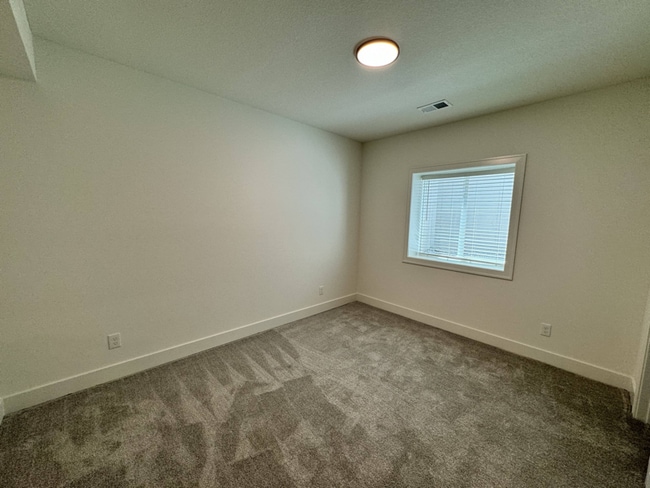 Building Photo - 1617 SW Hedgewood Ln