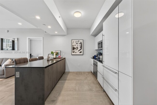 Building Photo - 1010 Brickell Ave