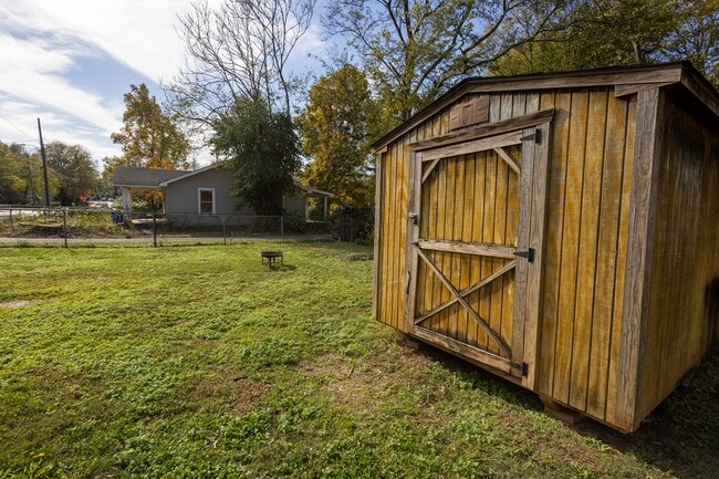 Building Photo - 135 W 14th Ave