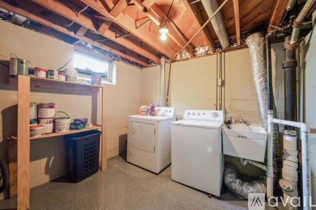 Building Photo - 6601 Jersey Ave N