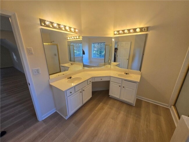 Building Photo - 2206 Creekway Dr