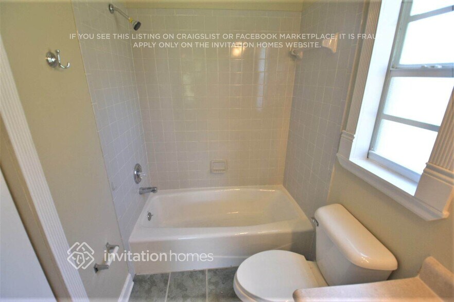 Building Photo - 12122 Meadow Ln