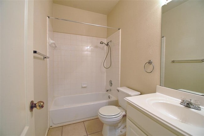 Building Photo - 123 Aguilar Dr