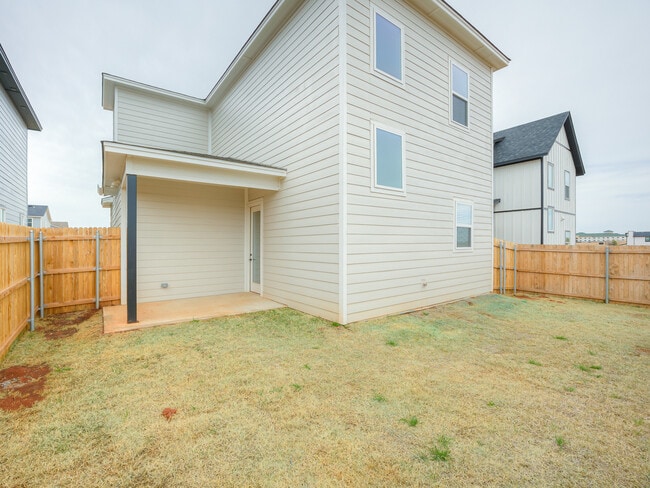 Building Photo - 13000 Maplewood Ave