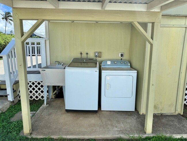 Building Photo - 2 Bedroom / 1 Bathroom Cottage in Pukalani!