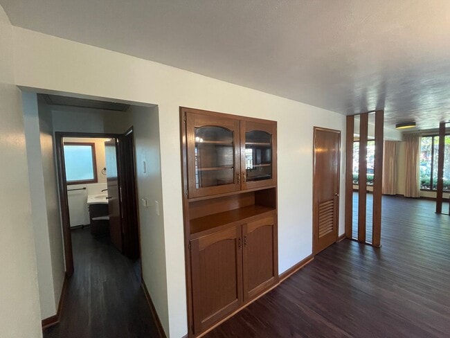 Building Photo - Beautiful 3 bedroom 2 bath home located in Southern Hills Subdivision
