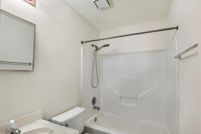 Building Photo - 18023 Lago Forest Dr