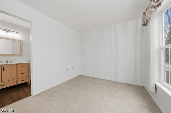 Building Photo - 5 Ajax Ct