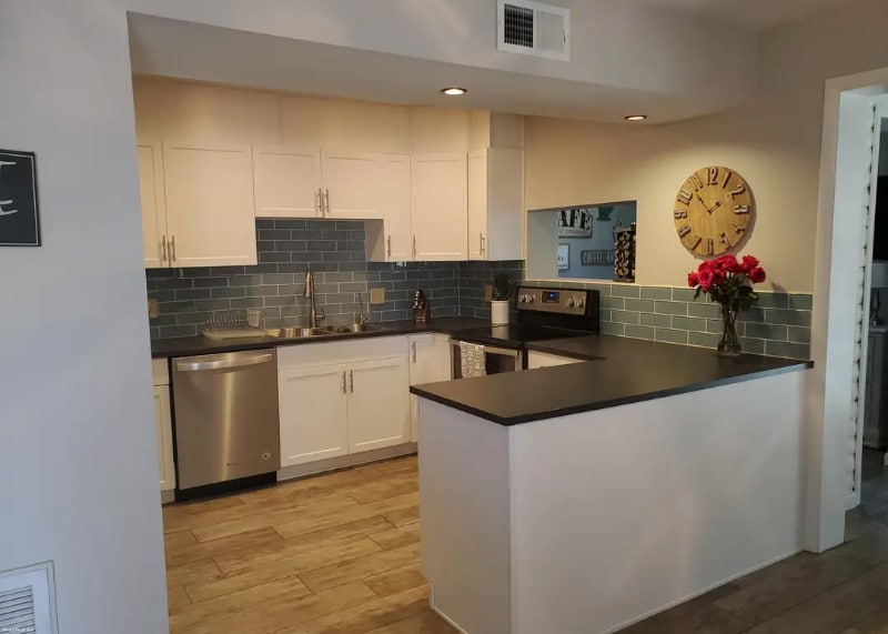 Building Photo - 1628 W Lindley Dr