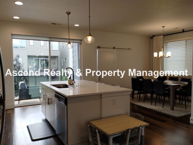 Building Photo - Like New 4 Bed Beauty Full Bed & Bath on Main Next to Commonwealth Lake & Minutes to Cedar Hills ...