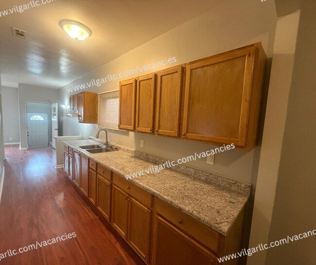 Building Photo - 4842 Northcote Ave