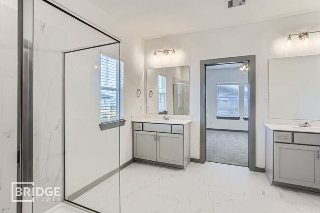 Building Photo - OXFORD PLAN